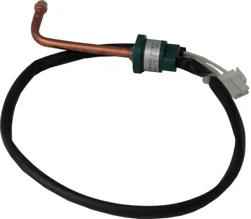 Hochdruckschalter mit einer Kupferleitung und einem elektrischen Anschluss, geeignet für Wolf Heizsysteme.